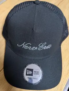 New Era ブラック トラッカーキャップ