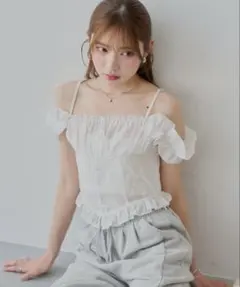 シアーノースリフリルブラウス