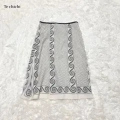 Te chichi ひざ丈フレアスカート　ホワイト　ドット　幾何学模様　大人