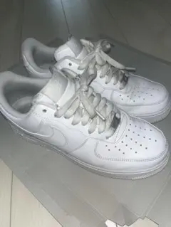 NIKE AIR FORCE 1 ホワイト ローカット スニーカーのサムネイル
