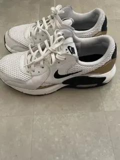 Nike ナイキエアマックス　ホワイト　ブラックゴールド スニーカー　レディース