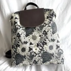 LIBERTY リバティ　INTERMODE 花柄　リュック　スイムダンクレア柄のサムネイル