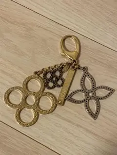 Louis Vuitton ゴールド キーホルダー - メルカリ