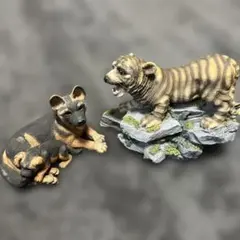 ドイツシェパードと虎の置物セット