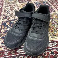 adidas キッズスニーカー　22センチ