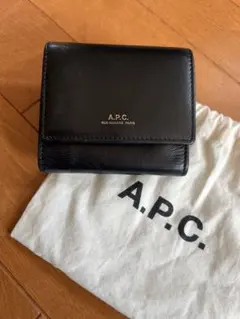 【お値下げ】A.P.C. 黒 レザー 三つ折り財布 保存袋付きのサムネイル