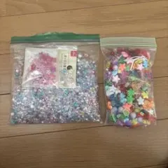 ビーズと花型パーツのセット