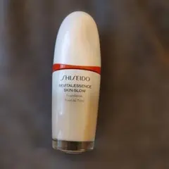 資生堂　ESSENCE SKIN GLOW ファンデーション250　10回使用