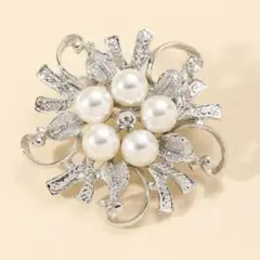 人気商品⭐︎人工パール＆花デコレーションブローチ　コサージュ