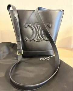 CELINE スモール バケット キュイル トリオンフ ブラック