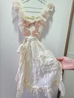 ら*ん様 ozz☆ozz on☆薔薇刺繍タブリエ☆エプロン☆ゴスロリ ozz☆ozz on☆薔薇刺繍☆タブリエ☆エプロン☆ゴスロリ - メルカリ