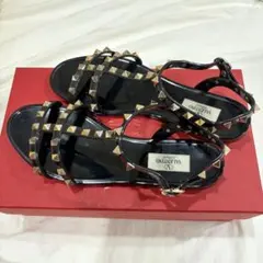 VALENTINO ロックスタッズサンダル ブラックのサムネイル
