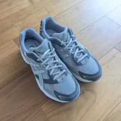ASICS GEL-1130 グレー スニーカー 箱付きのサムネイル