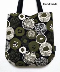 トートバッグ　肩掛けトートバッグ 　北欧風　モダンフラワー　ハンドメイド