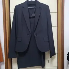 ダークグレー スカートスーツ　チャコールグレー