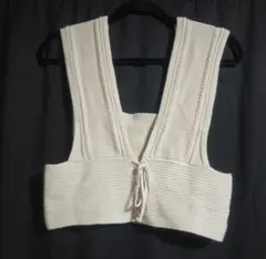 GU　アイボリー ニットビスチェ