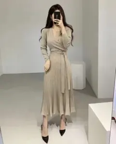 ベージュ ニットワンピース 長袖
