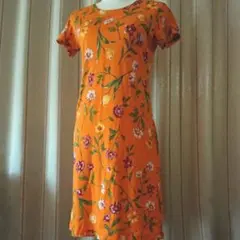 オレンジ花柄／膝丈ワンピース