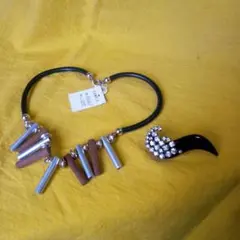 チョーカー/ブローチ セット。