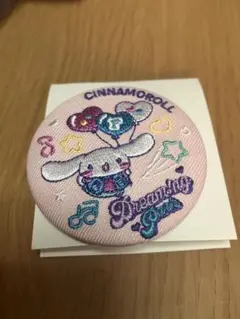 シナモロール 刺繍缶バッジ Dreaming Park