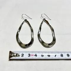 ツイスト　雫　フープ　ピアス　シルバー　大ぶり　ツヤあり　変形　リング型