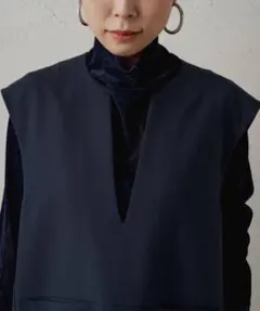 Loungedress ブラック Vネック ノースリーブ ベストのサムネイル