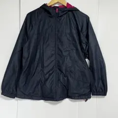 フード付き黒ナイロンジャケット　Lサイズ　生地厚め