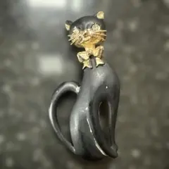 ♥️黒猫の金属製ブローチ ブラック ゴールド 上品