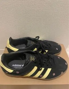adidas gazelle indoor 黒/黄色 花柄装飾