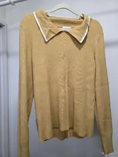 マスタード 襟付きリブ編みニット