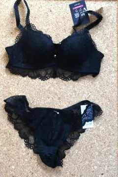 【新品】tutuanna レースデザイン ブラックブラジャーショーツセット