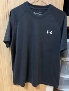 UNDER ARMOUR ブラック Tシャツ