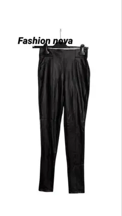 FASHION NOVA フェイクレザー パンツ XS ブラック 美シルエット