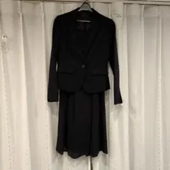 ブラック ジャケットとドレスのセット