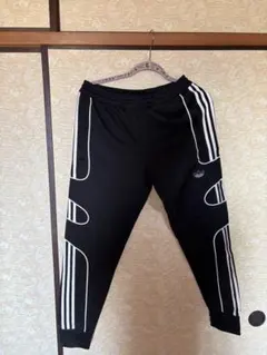 ブラック ジョガーパンツ ホワイトラインadidas