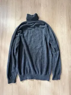 UNIQLO cashmere turtle neck sweater