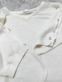 ドレスキップ 【L】 フェイクパール ボタン付き Ｖネック ニット 白 ワールド