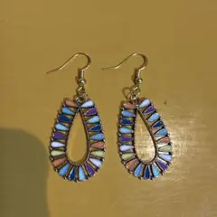 発達障害　ハンドメイド　多色ドロップ型ピアス