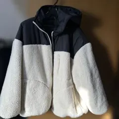 フード付きフリースジャケット・ボアジャケット　ホワイト×ブラック