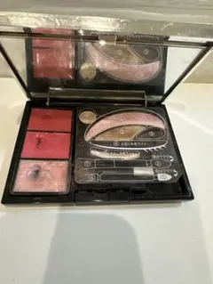 C. アイシャドウパレット メイクアップパレットのサムネイル