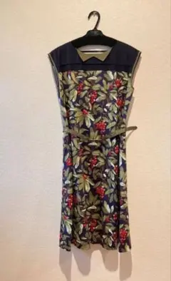 【お値下げ】ローラアシュレイ　花柄ノースリーブひざ丈ワンピース