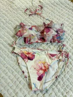 Laulea（ラウレア）　ビキニ水着　花柄フリルのサムネイル