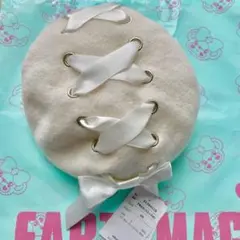 アースマジック　ツイルハート　編み込みリボン　ベレー帽　帽子　白　52-54㎝