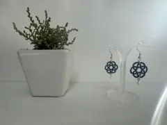タティングレース 花形ピアス ダークブルー
