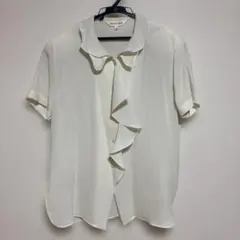 肩パッド付き　フリルアイボリーシャツ サイズ2 半袖　ブラウス　シャツ