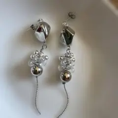 シルバーのユニークダングルピアス