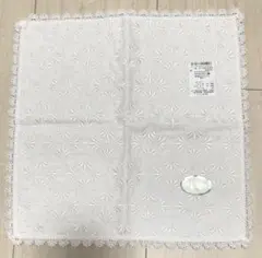 新品未使用 TOCCA 刺繍入りホワイトハンカチ