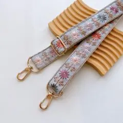インド刺繍リボン　スマホショルダー　ショルダーストラップ　水色