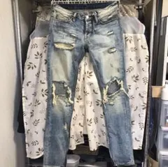 ミニマル　ダメージジーンズのサムネイル