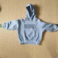 刺繍グレーのスウェットパーカー